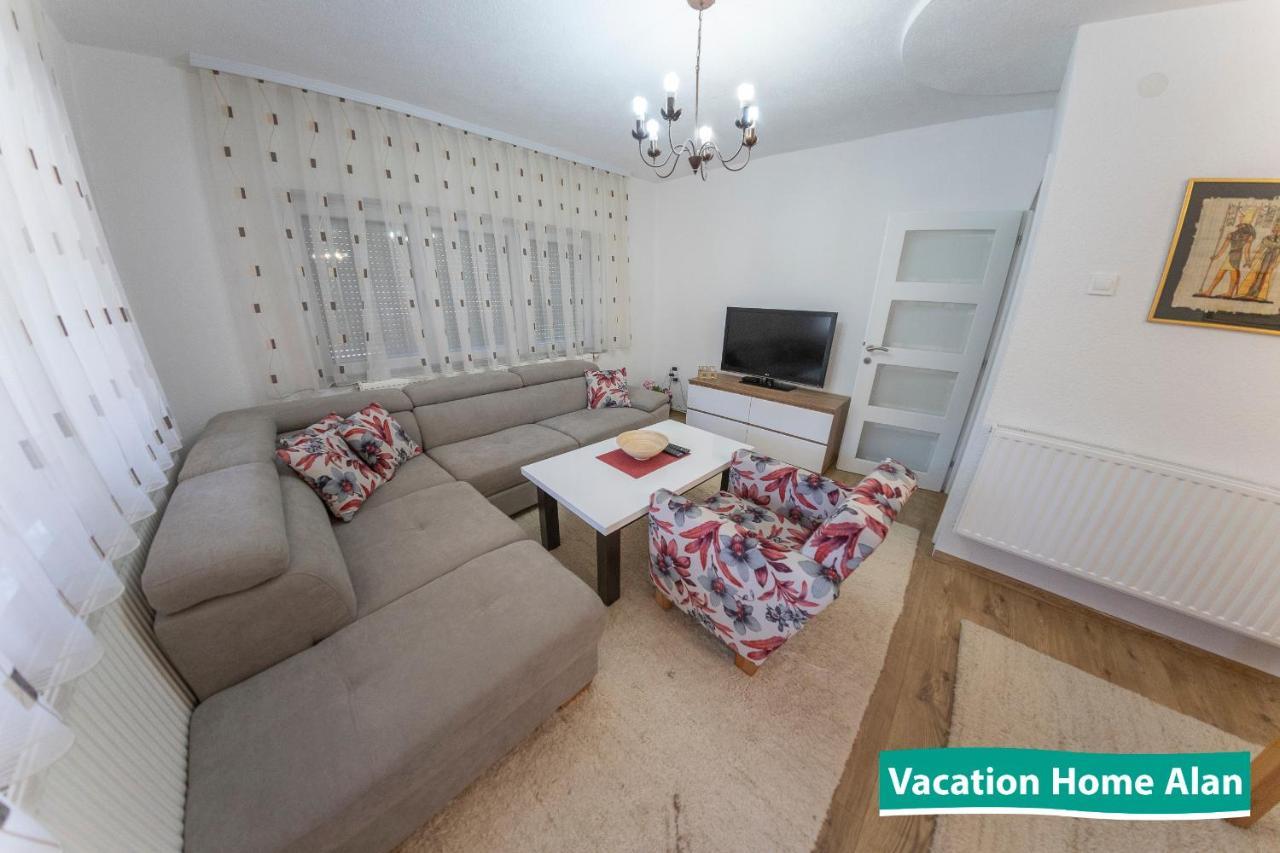 Vacation Home Alan Kulen Vakuf Eksteriør bilde