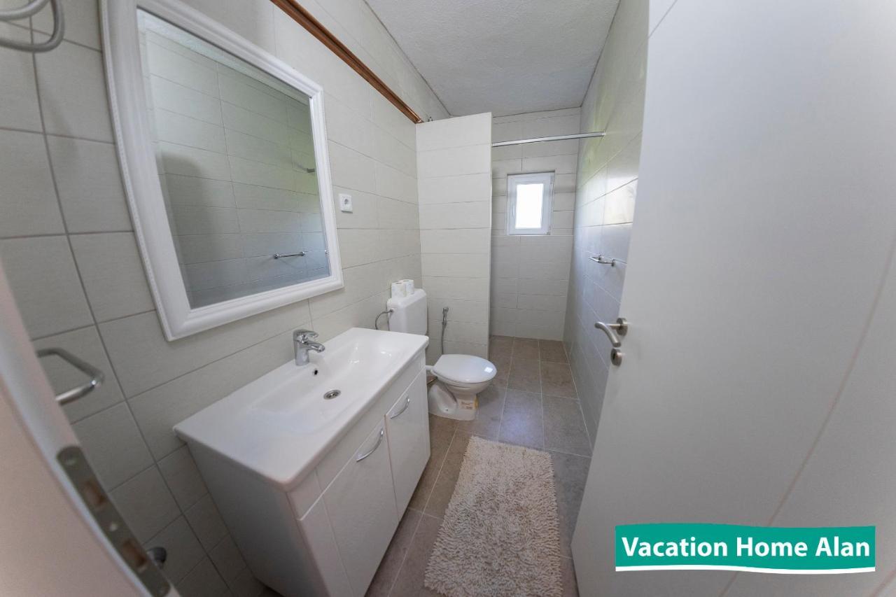 Vacation Home Alan Kulen Vakuf Eksteriør bilde