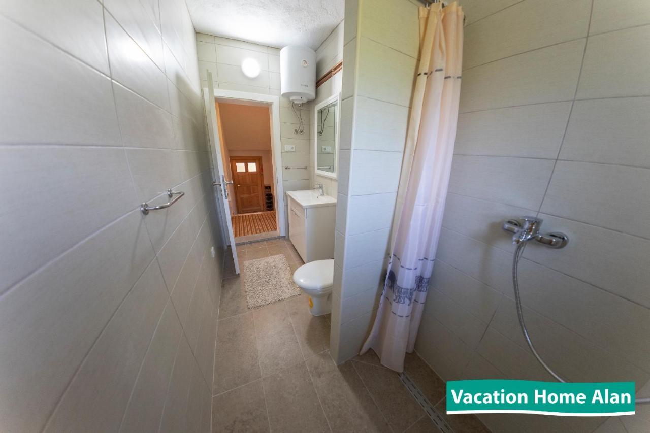 Vacation Home Alan Kulen Vakuf Eksteriør bilde