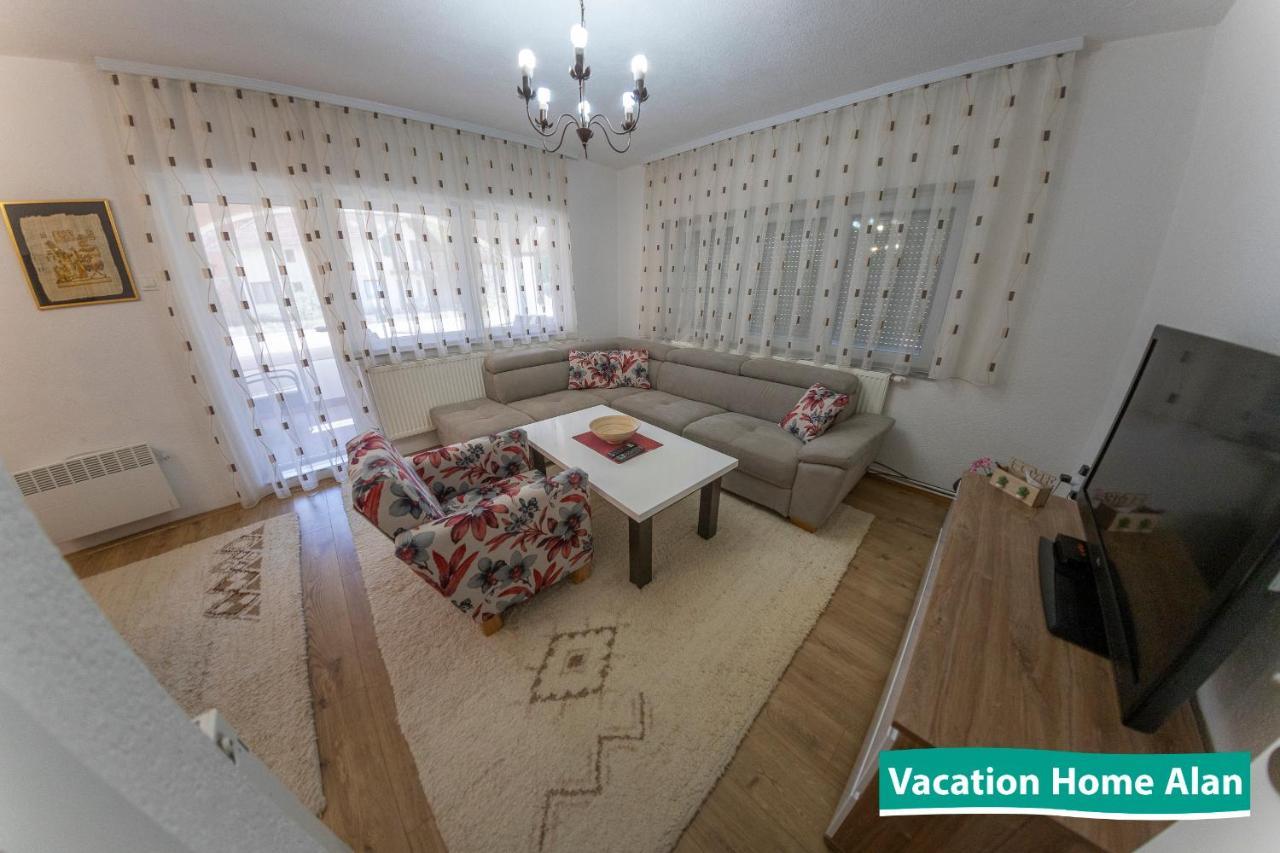 Vacation Home Alan Kulen Vakuf Eksteriør bilde
