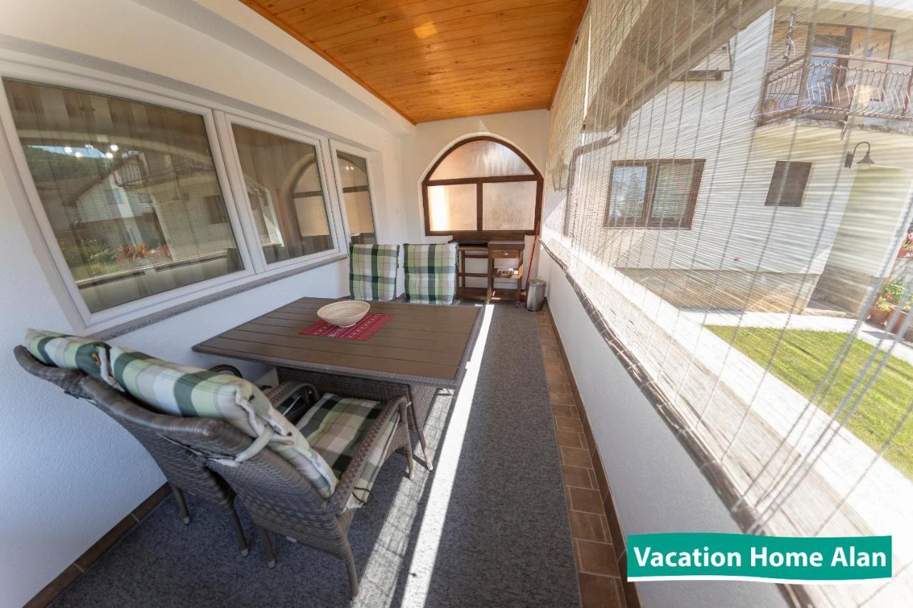 Vacation Home Alan Kulen Vakuf Eksteriør bilde