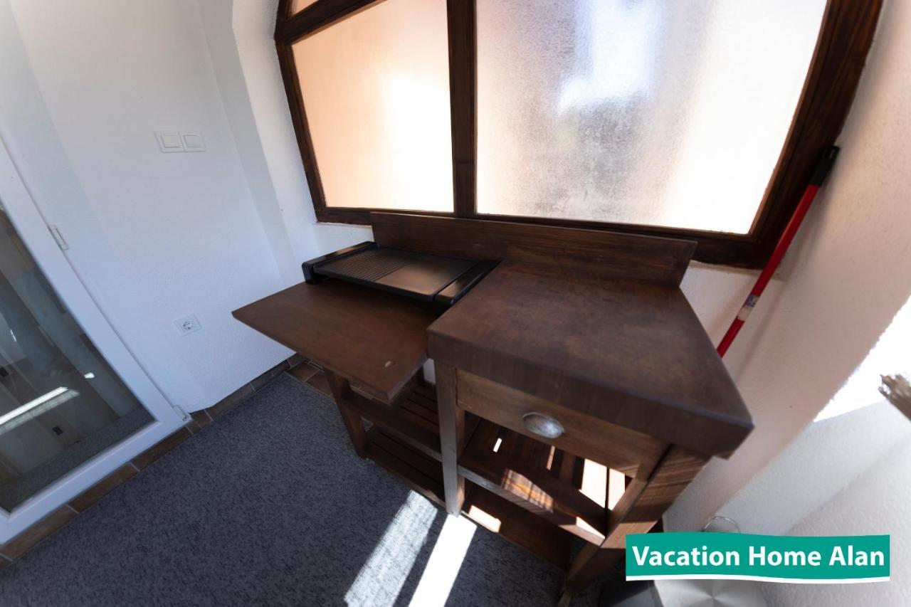 Vacation Home Alan Kulen Vakuf Eksteriør bilde