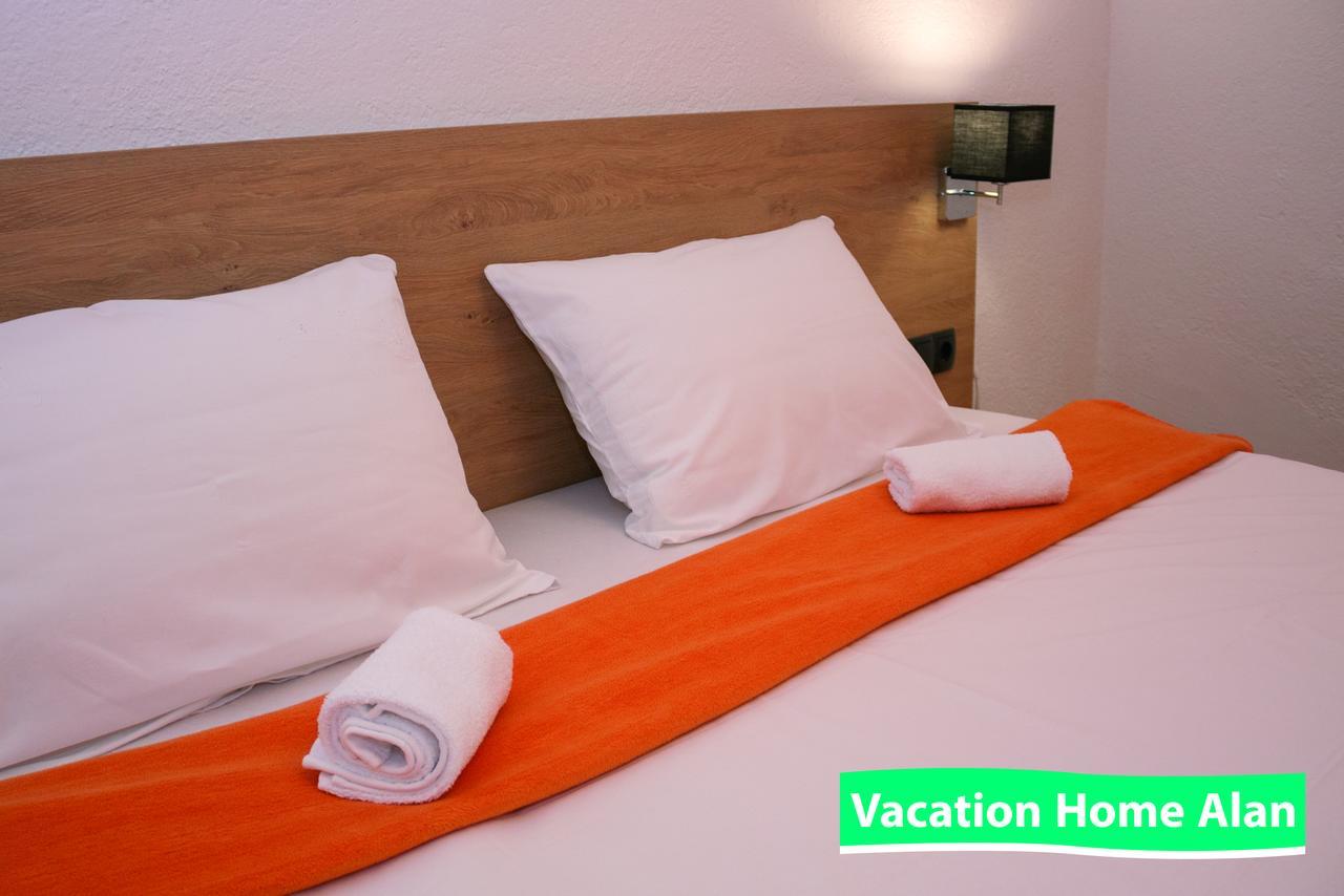 Vacation Home Alan Kulen Vakuf Eksteriør bilde