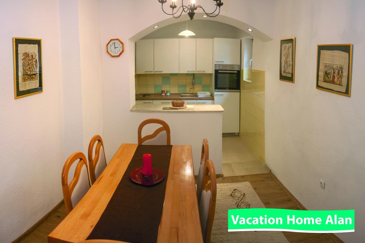 Vacation Home Alan Kulen Vakuf Eksteriør bilde