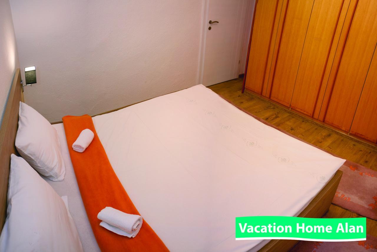 Vacation Home Alan Kulen Vakuf Eksteriør bilde